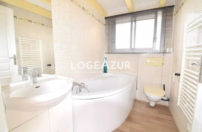4 PIECES  DERNIER ETAGE +TERRASSE +GARAGE l BIOT — photo 4