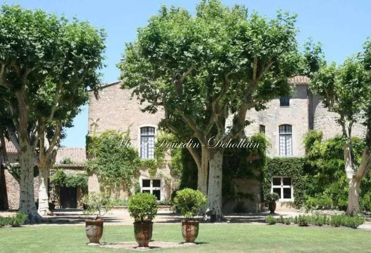 Chateau de Village entre Uzes et Alès GARD — photo 1