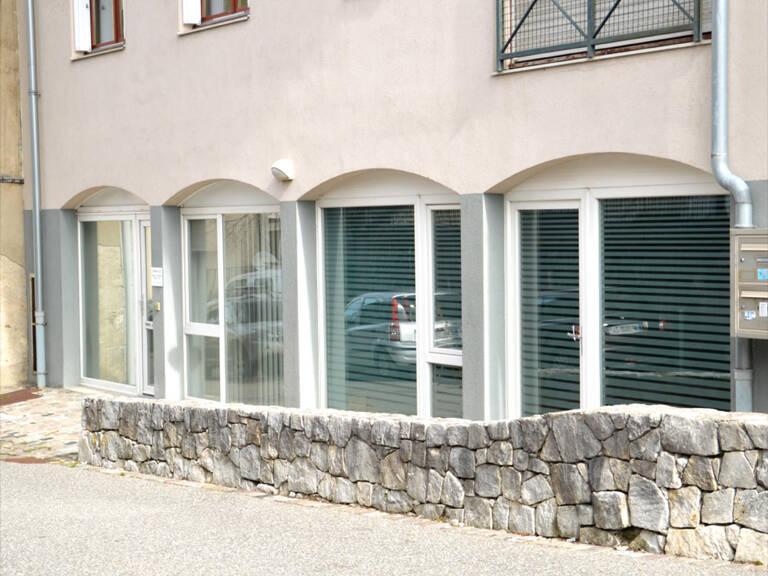 Local commercial — photo 1