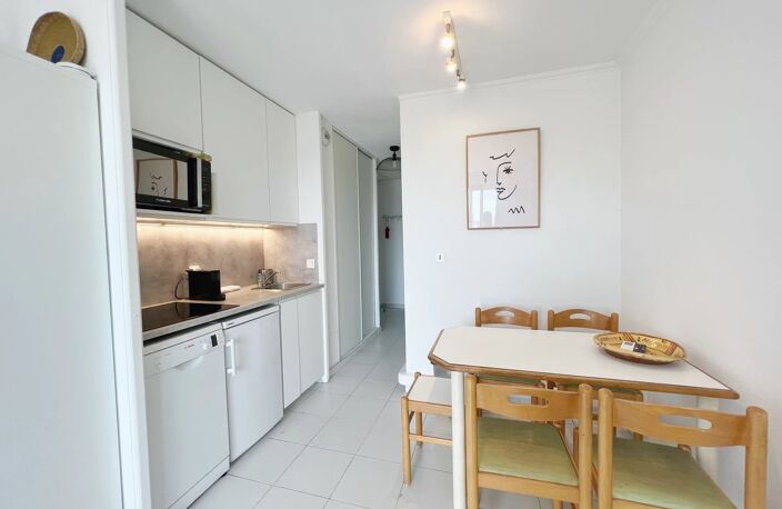 APPARTEMENT 2 PIECES VUE MER - ENTIEREMENT REFAIT — photo 4