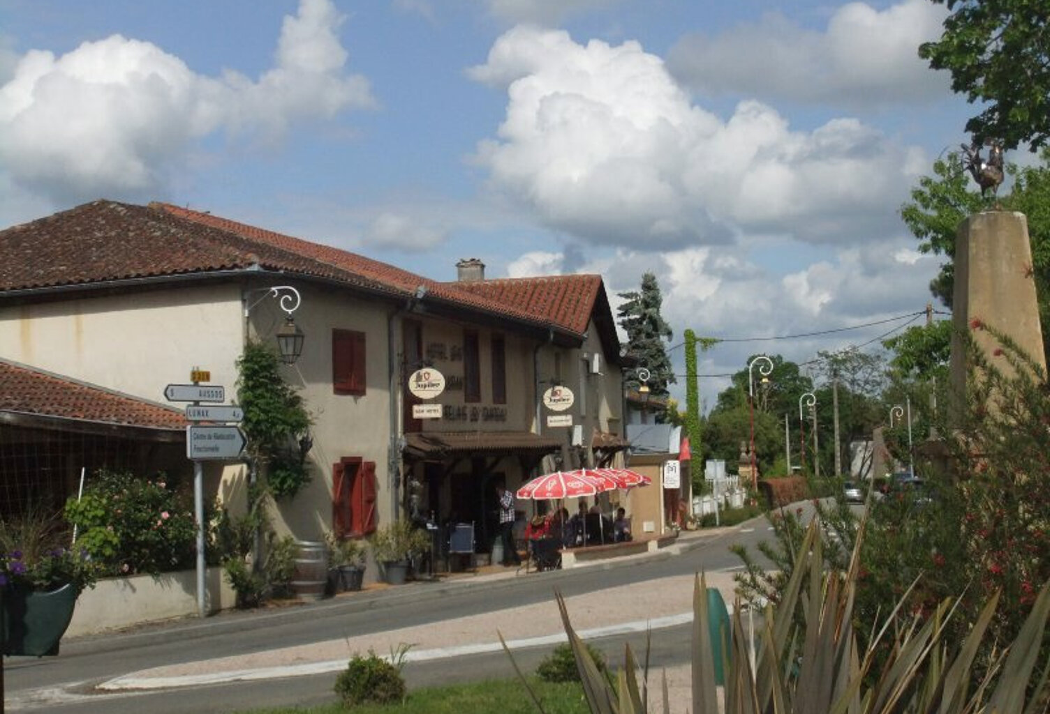 petit hôtel restaurant-bar bien visité — photo 1