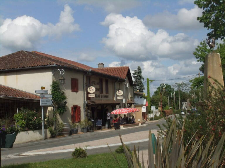 petit hôtel restaurant-bar bien visité — photo 1