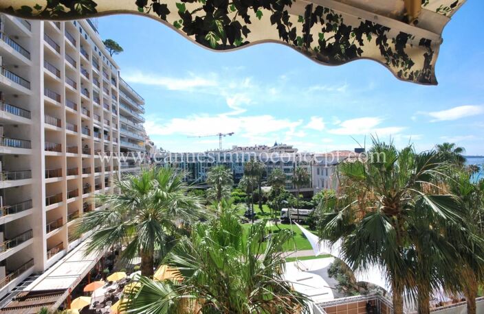 Grand hôtel, studio avec terrasse. — photo 2