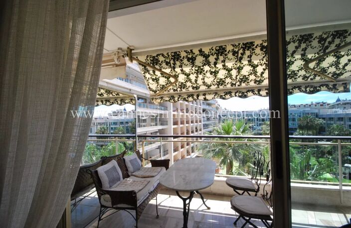 Grand hôtel, studio avec terrasse. — photo 3