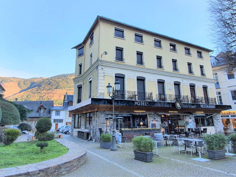 BAISSE DE PRIX. Luchon FDC d'hôtel restaurant à fort potent — photo 1