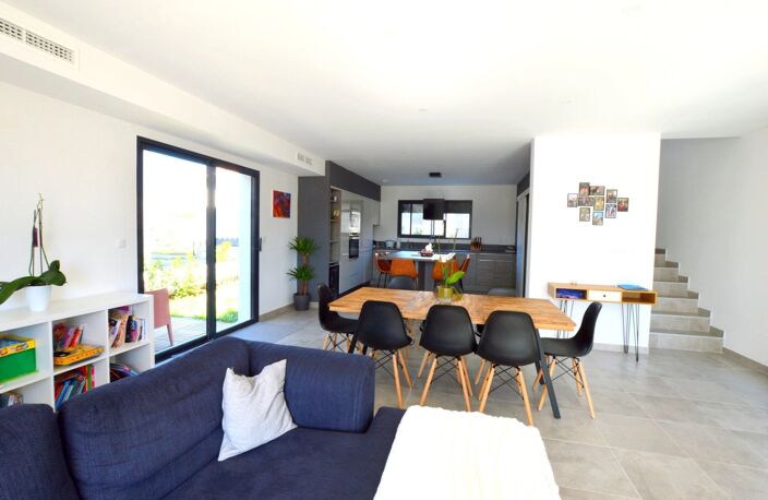 VILLA CONTEMPORAINE TYPE 5 JACOU — photo 3
