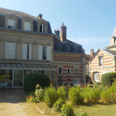 Maison 15 pièces 749000 €