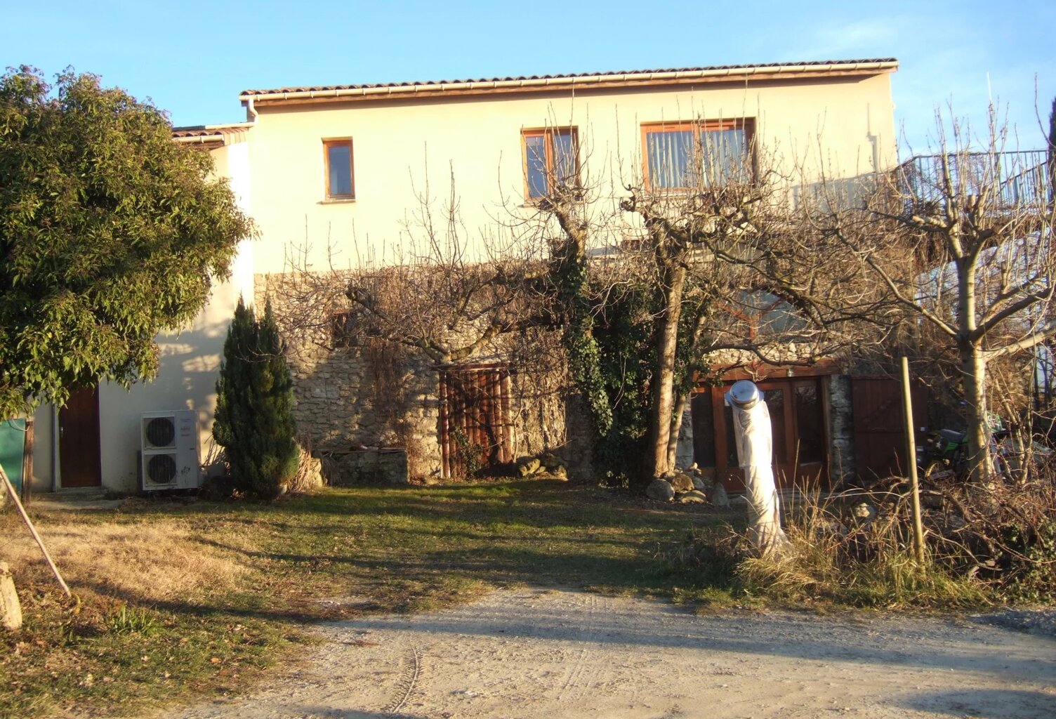 Maison sur 2 hectares de terrain — photo 1