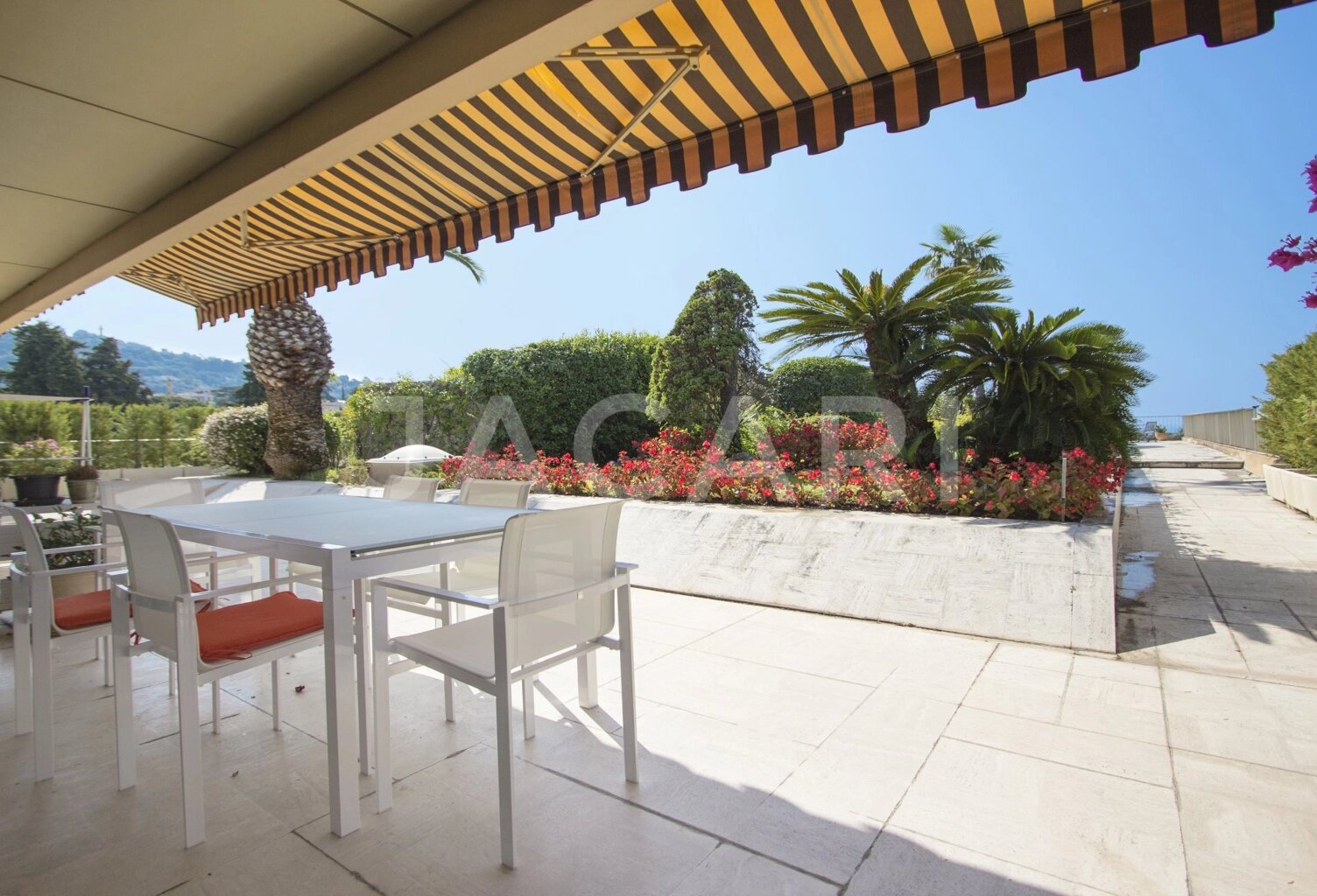 CANNES - MONTROSE - TOIT TERRASSE EXCEPTIONNELLE — photo 1