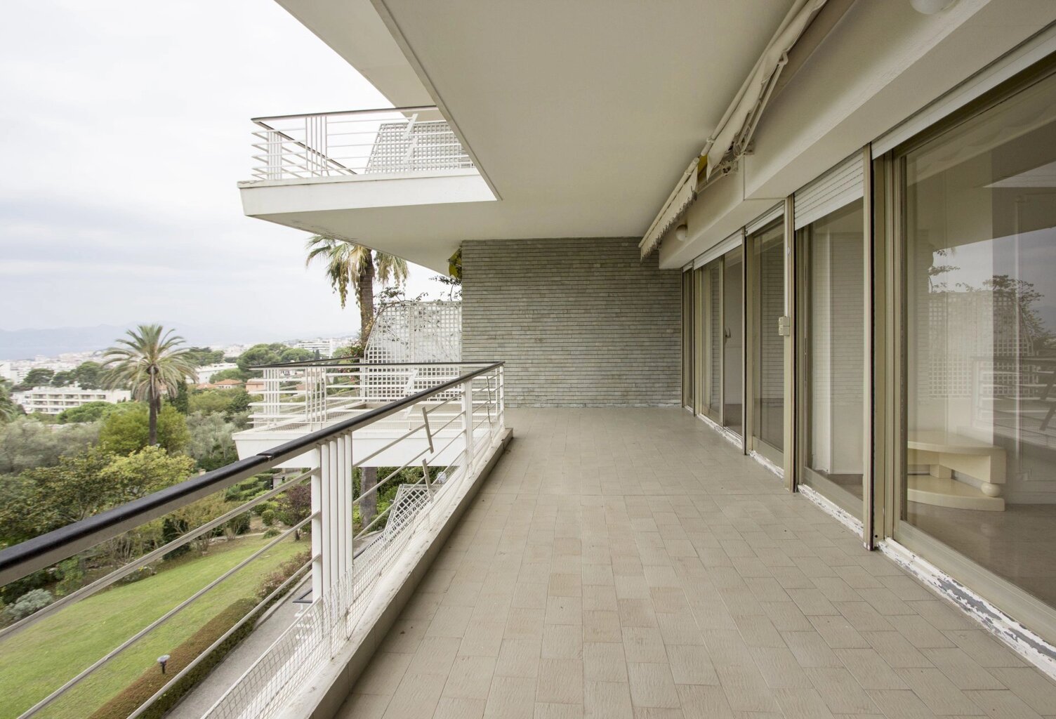 CANNES - ISOLA BELLA - GRAND 2 PIECES DANS RÉSIDENCE DE STANDING — photo 1