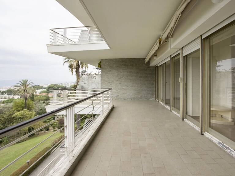 CANNES - ISOLA BELLA - GRAND 2 PIECES DANS RÉSIDENCE DE STANDING — photo 1