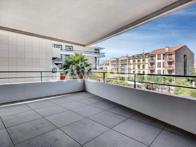CANNES - MONTFLEURY - GRAND DEUX PIÈCES A 500M DE LA RUE D'ANTIBES — photo du bien