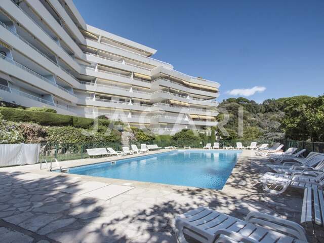 CANNES - CROIX DES GARDES - 5 PIECES AVEC TERRASSE ET VUE MER — photo du bien