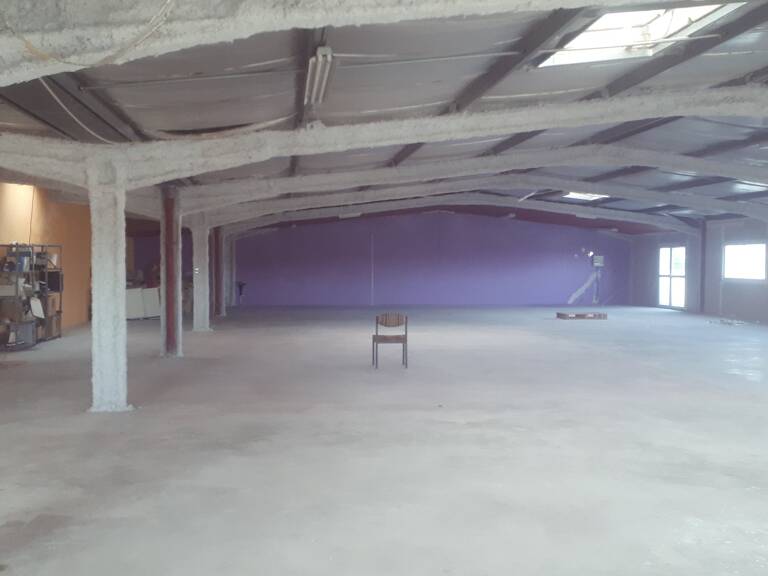 Local commercial — photo 1