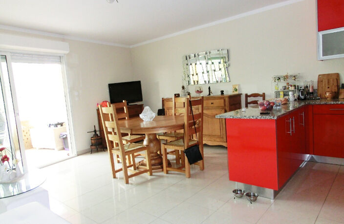 Bel appartement avec terrasse, cave et garage — photo 2