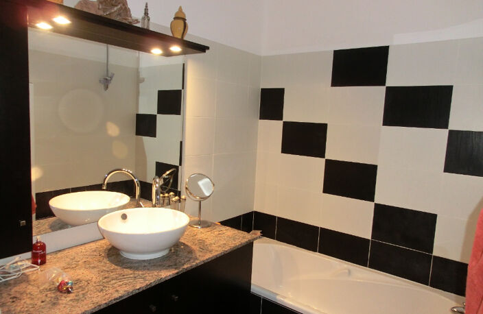 Bel appartement avec terrasse, cave et garage — photo 4
