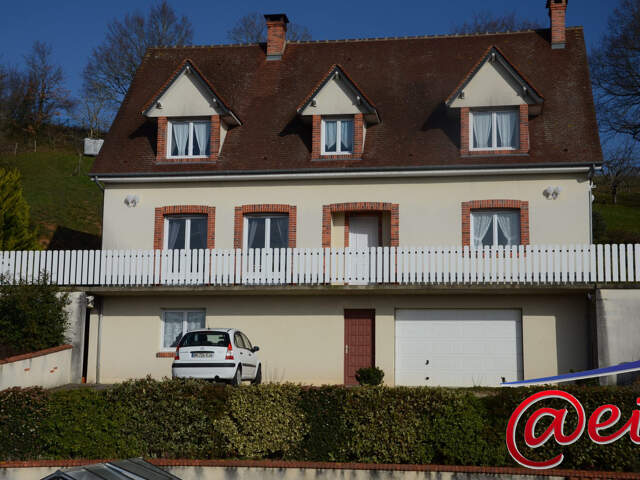 Maison traditionnelle T8 de 175m²+ Garage sur 2400 m² de terra — photo du bien