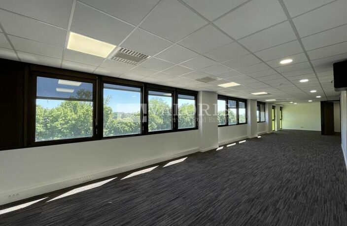 BUREAUX à LOUER — photo 2
