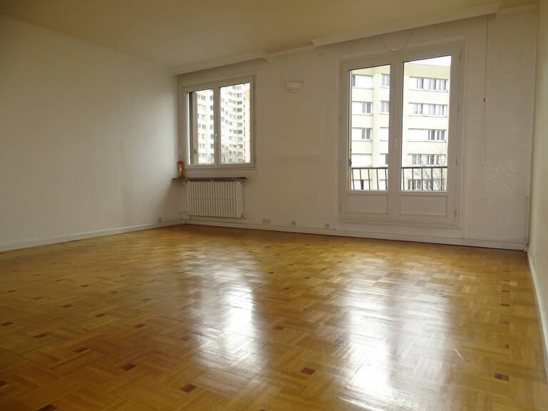 Créteil Village Grand 2 pièces bien agencé avec double box e — photo 1