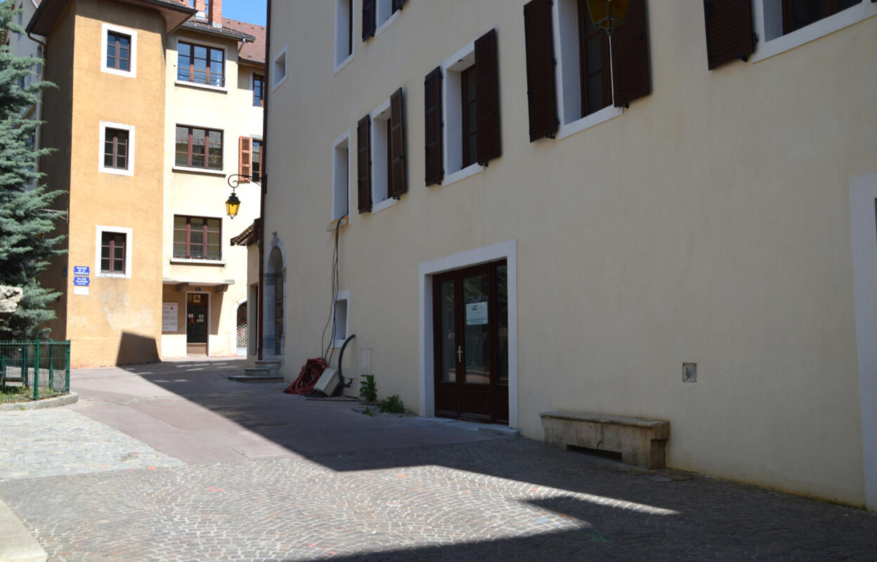 immeuble  pièces 57 m2 à louer à Annecy (74000)
