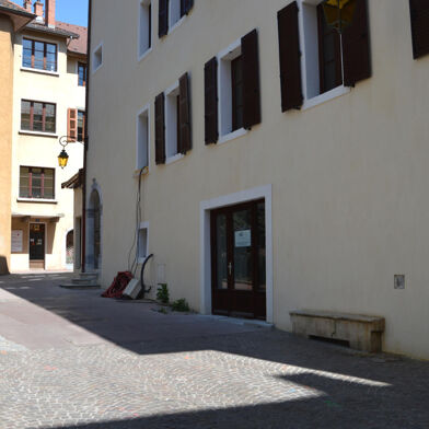 Immeuble  2200 €