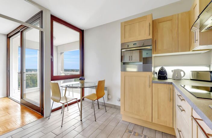 Appartement standing de 60 m² - 1 CH - avec terrasse, garage, loggia - piscine - tennis - dans un vaste parc — photo 2