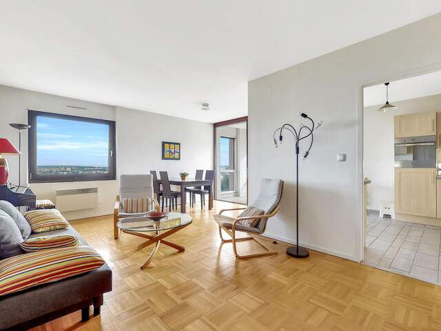 Appartement standing de 60 m² - 1 CH - avec terrasse, garage, loggia - piscine - tennis - dans un vaste parc — photo du bien