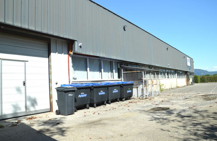 local — photo 2