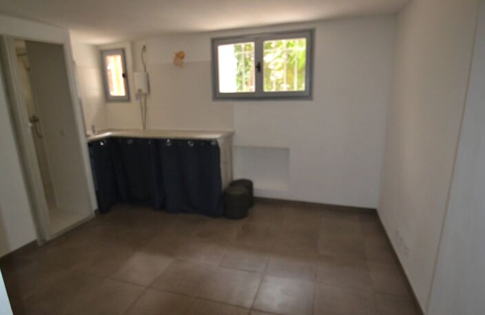 studette en souplex magnan proche mer — photo 2