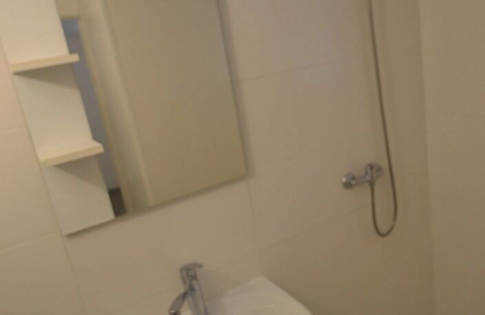 studette en souplex magnan proche mer — photo 4