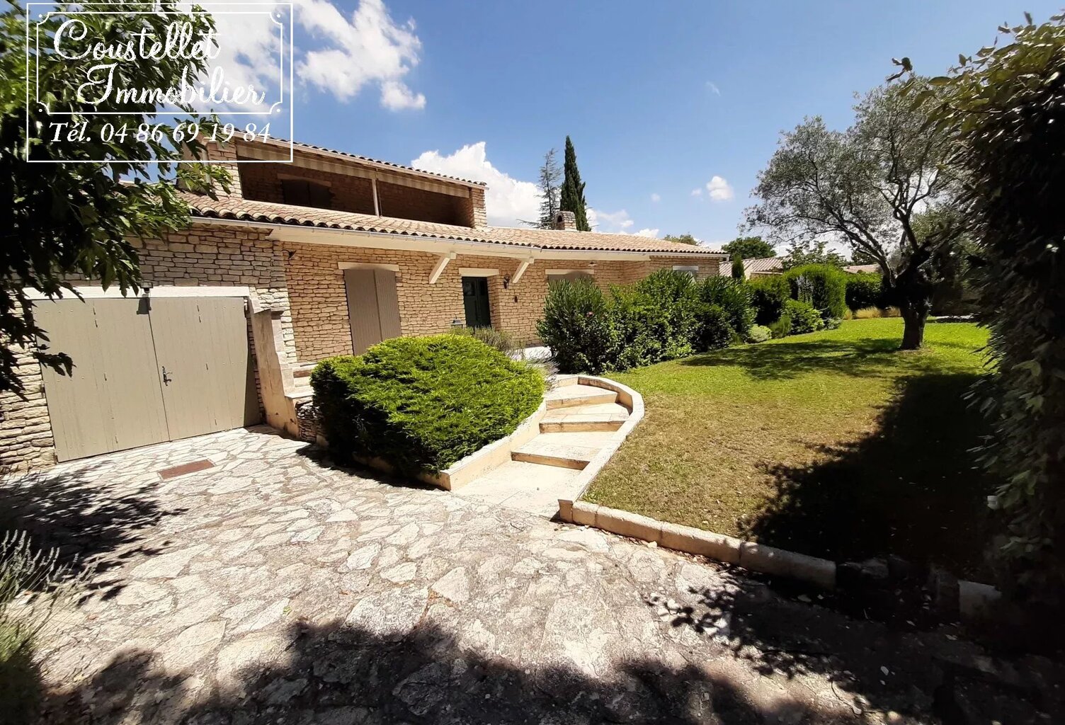 Maison en pierre avec piscine — photo 1