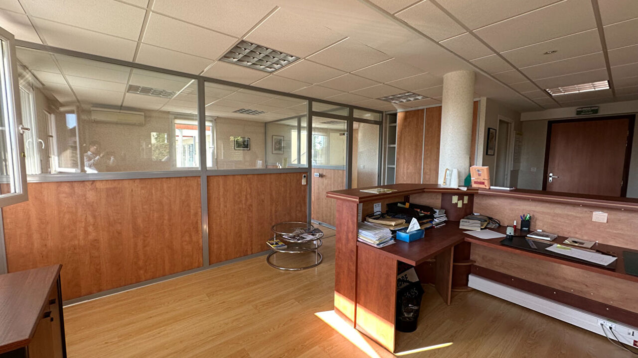 bureau  pièces 86 m2 à vendre à Montbazens (12220)