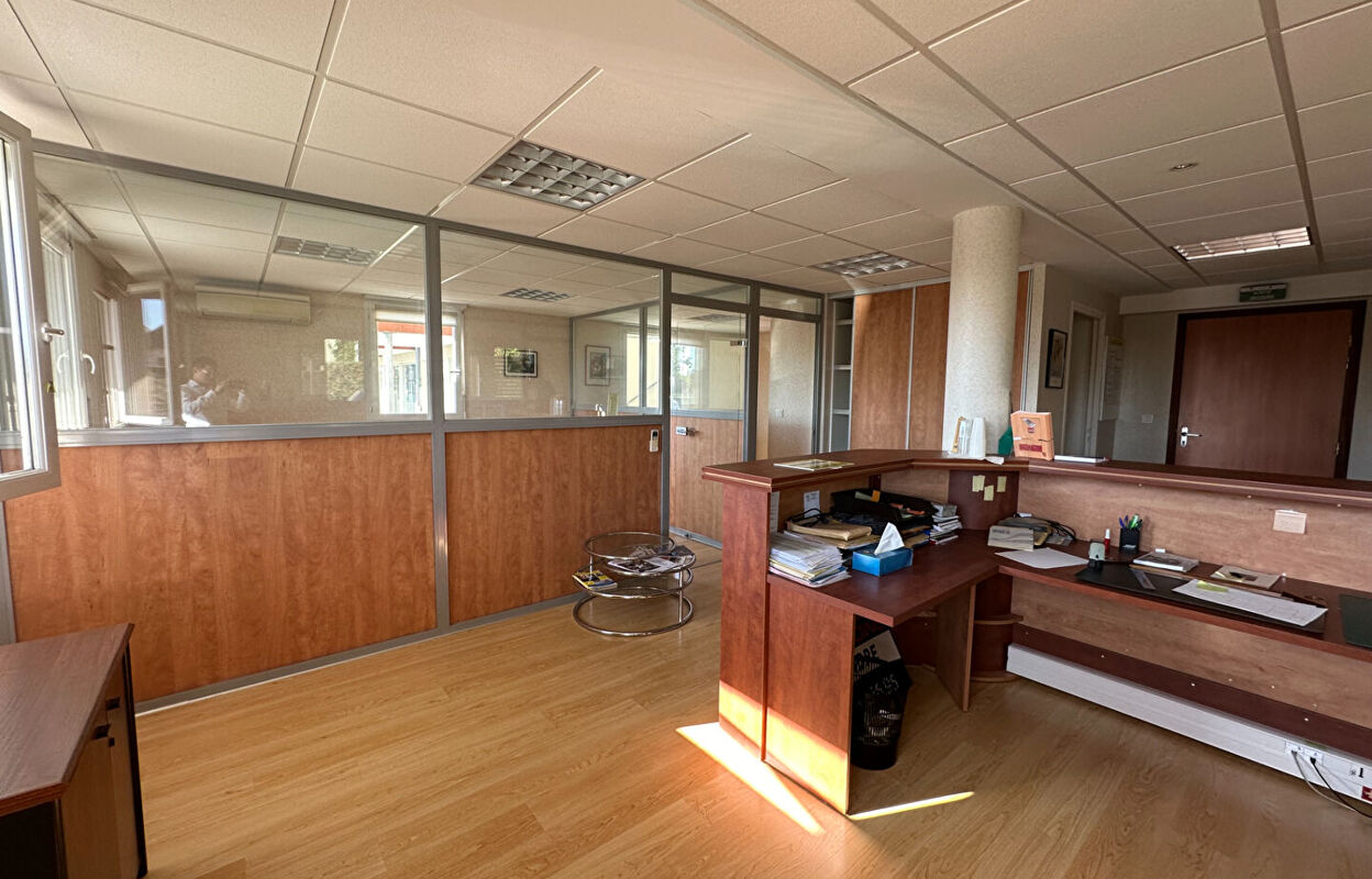 bureau  pièces 86 m2 à vendre à Montbazens (12220)