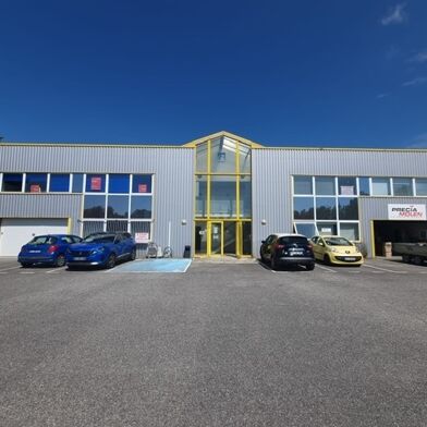 Bureau 4 pièces 700 €