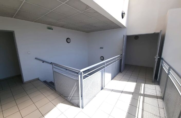 Location bureau 4 pièces 75 m² à Saint-Jean (31240) — photo 3