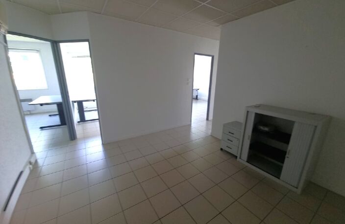 Location bureau 4 pièces 75 m² à Saint-Jean (31240) — photo 4