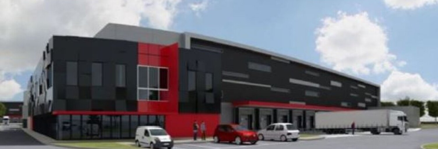 Commerce  5120 m² à louer à Saint-Quentin-Fallavier (38070)