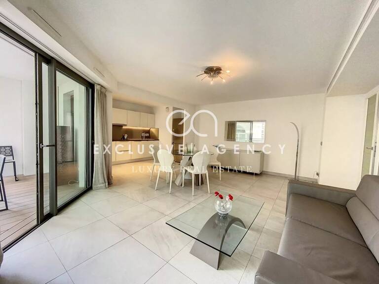 Cannes Croisette location saisonnière 3 pièces 70m² terrasse — photo 1