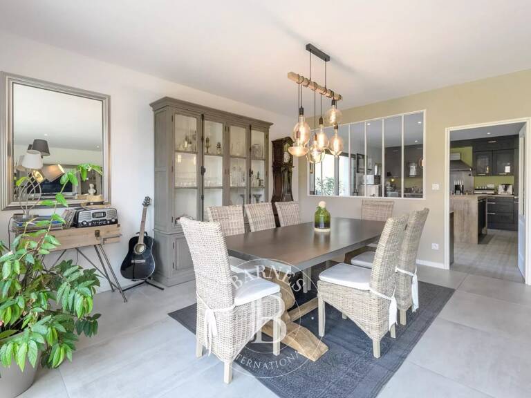 Bien vendu // Brignais - Maison familiale de 188 m² - 4 Chambres - Jardin privatif de 441 m² - Garage — photo 1