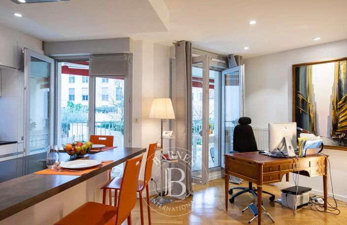 Lyon 6 - Brotteaux - Appartement de 74 m² - 2 Chambres - Grand balcon - Cave - Garage double — photo 2
