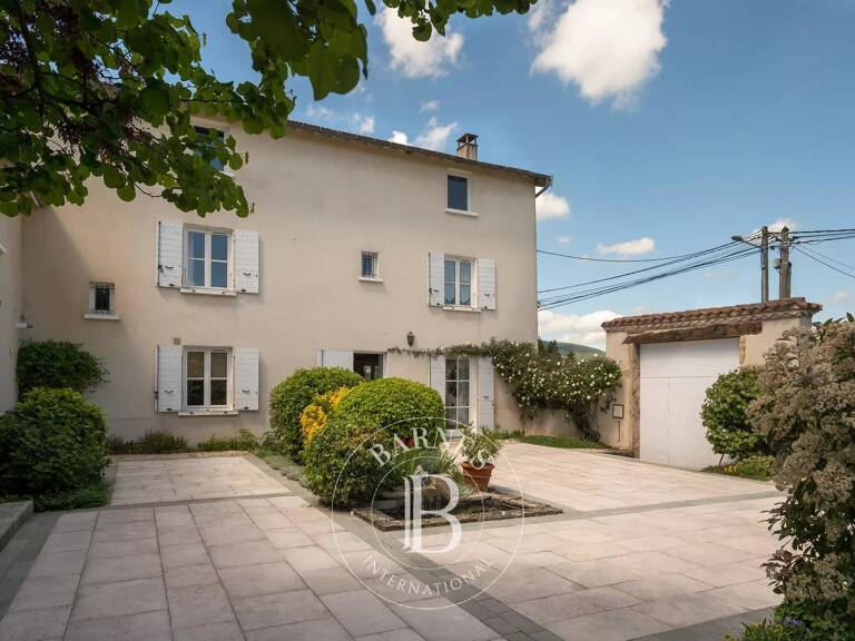 Bien vendu // Grézieu-La-Varenne - Maison de 130 m² - Terrain 2600 m² - Garages - 2 chambres — photo 1