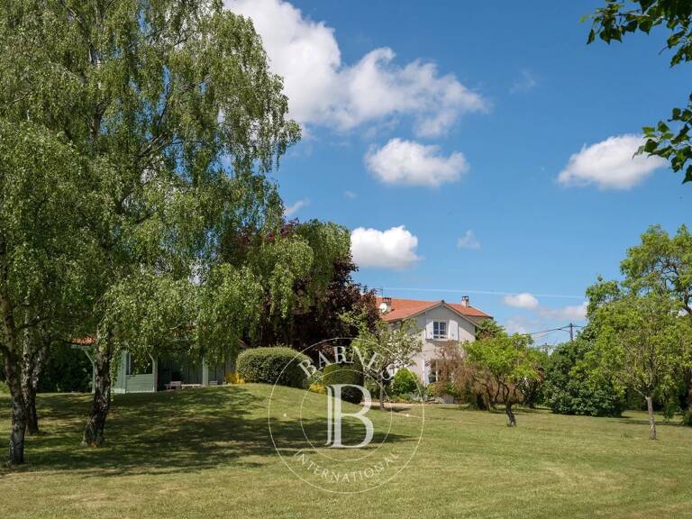Bien vendu // Grézieu-La-Varenne - Maison de 148 m² - Terrain de 4869 m² - Piscine - 4 chambres — photo 1