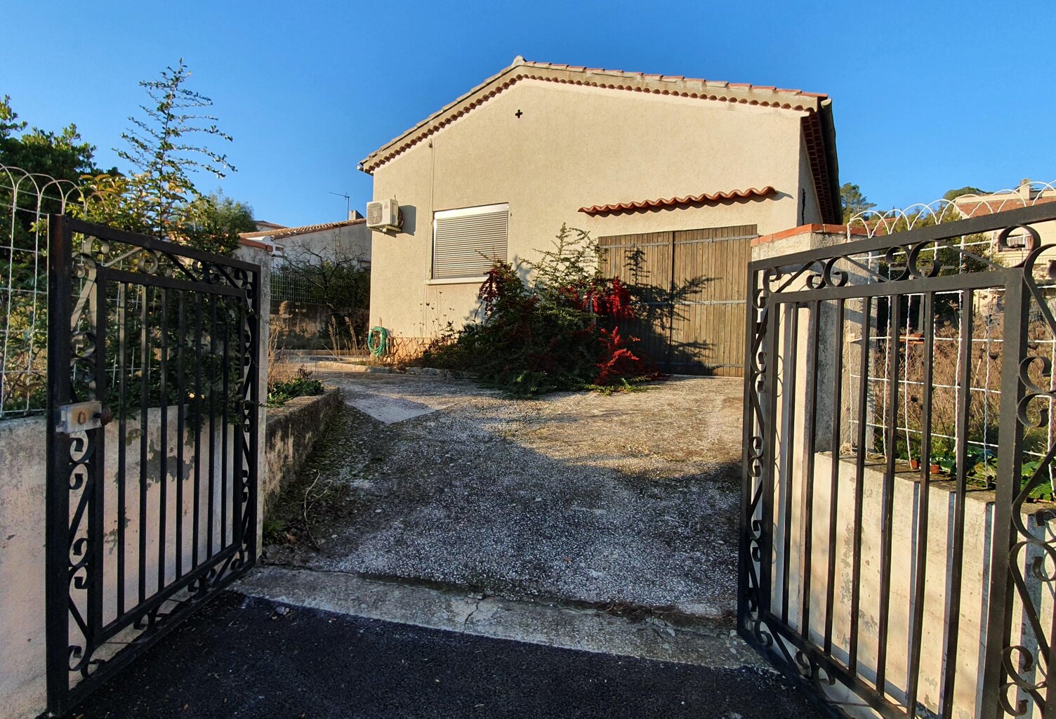 PIERREFEU-DU-VAR — photo 1