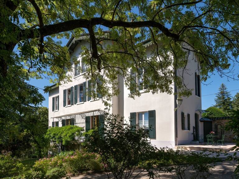 Bien vendu // Oullins - Maison bourgeoise de 384 m² - Parc clos de 3659 m² - 5/6 chambres. — photo 1