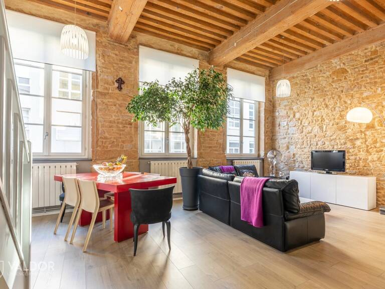Canut de 97 m² place Commandant Arnaud — photo 1
