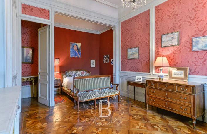 Bien vendu // Lyon 6 - Quai de Serbie - Appartement bourgeois de 213 m² à Lyon 6 - Cave - 4 chambres — photo 3