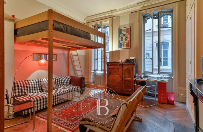Bien vendu // Lyon 6 - Quai de Serbie - Appartement bourgeois de 213 m² à Lyon 6 - Cave - 4 chambres — photo 5