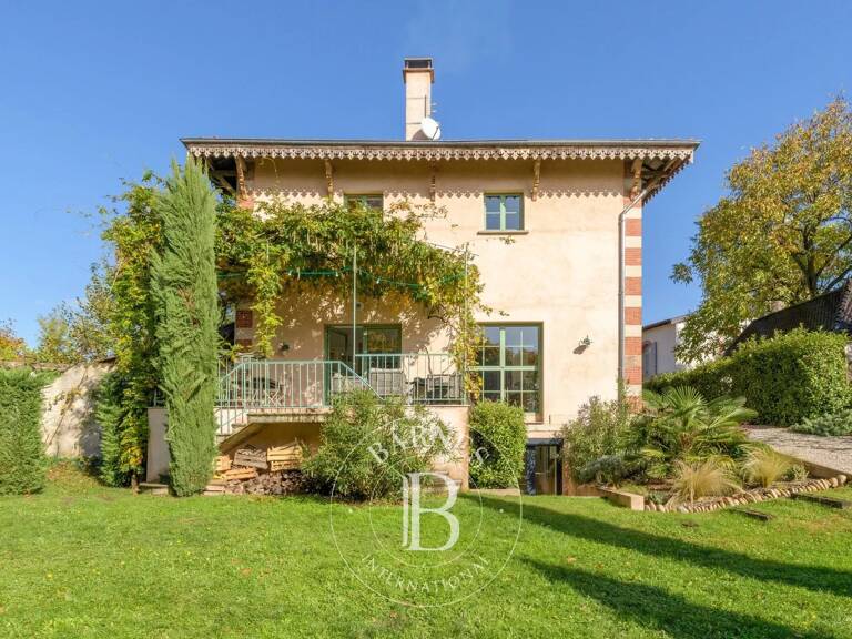 Bien vendu // Francheville - Vieux château - Maison de charme de 280 m² - Terrain boisé 2500 m² - 5 Chambres — photo 1