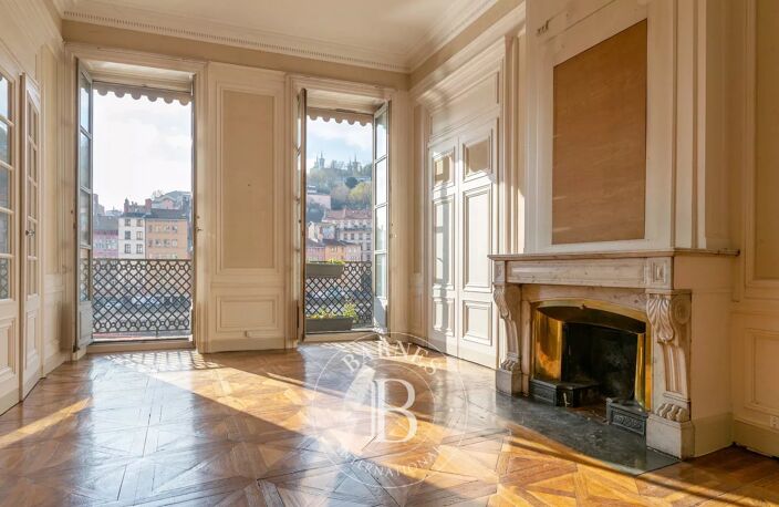 Bien vendu // Lyon 1 - Saint Vincent - Appartement T3 de 119 m² - 1 chambre - Cave - Garage — photo 2