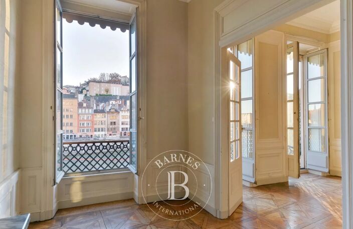 Bien vendu // Lyon 1 - Saint Vincent - Appartement T3 de 119 m² - 1 chambre - Cave - Garage — photo 3